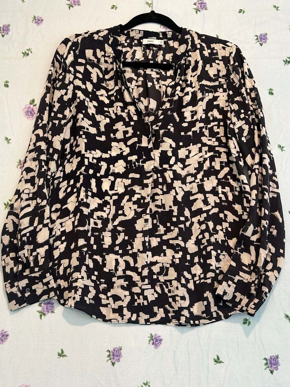 Vince Silk Blouse Size 8 Black Cream Geometric Print Shirt Top